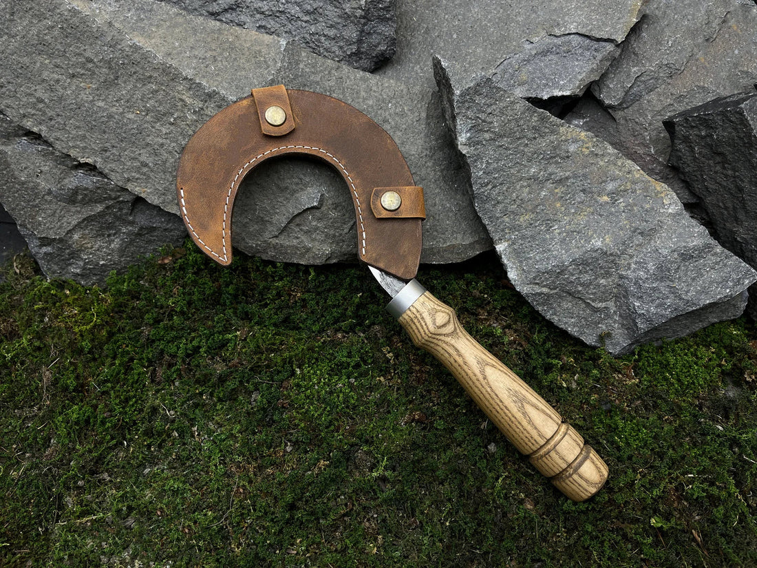 Small Hand-Forged Sickle with Leather Case – Perfect for Gardening & Harvesting